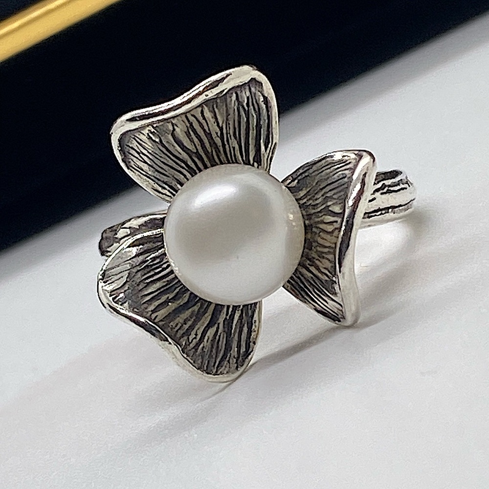 Pearl & Silver Flower Band